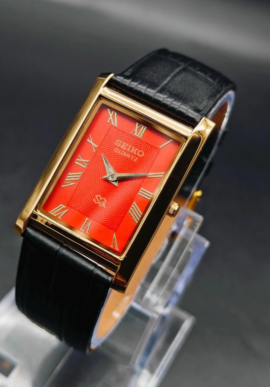 Vintage Seiko Slim Quartz Men’s Wrist Watch With Free DDP Shipping
