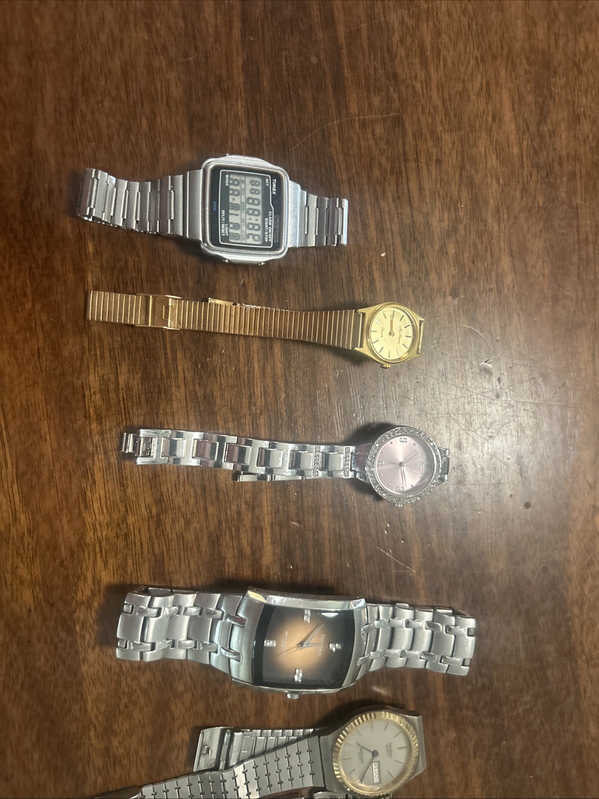 WATCHES MIX LOT OF 12 MENS & WOMENS