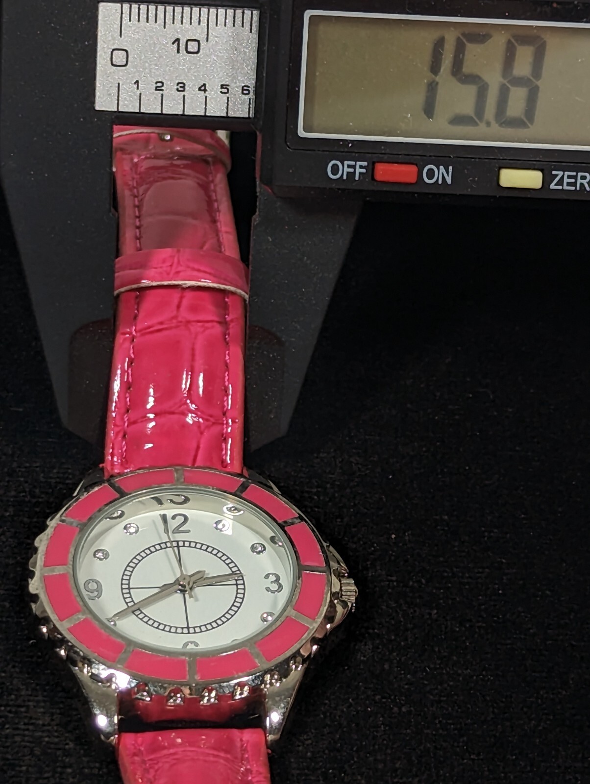 Womans White Dial Pink Bezel Silver Tone Case Pink Faux Leather Band Watch 7.5in