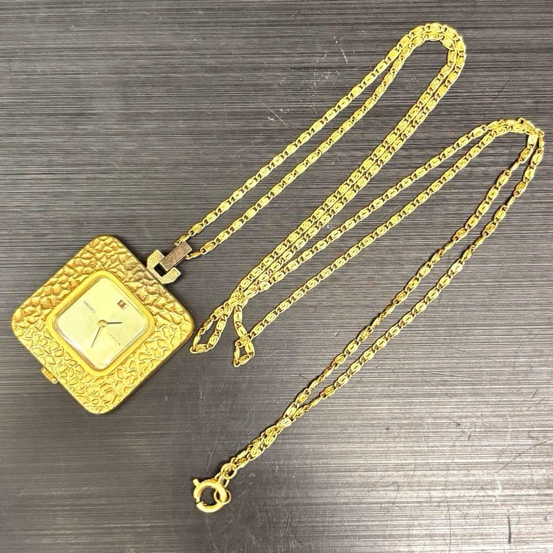 Working condition SEIKO hand-wound square gold-tone pendant watch