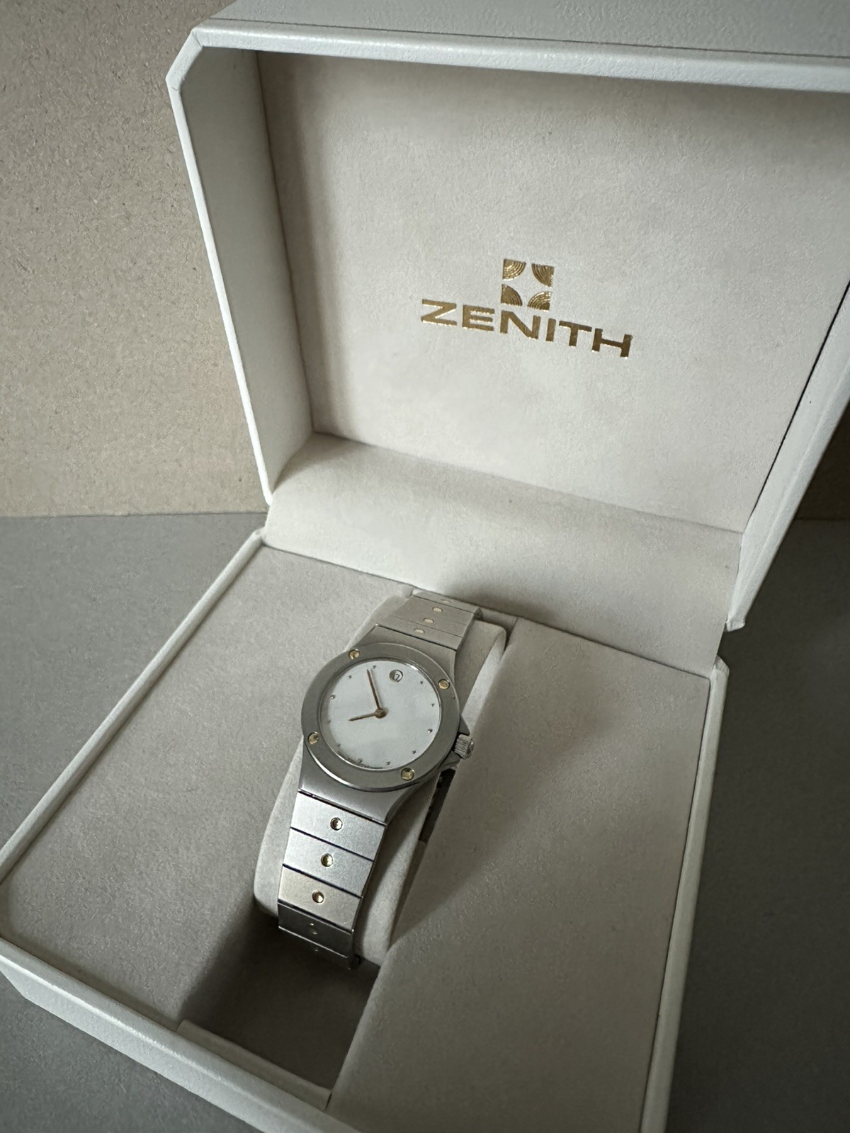 Vintage Zenith Pacific museum lady Quartz ETA 255.441 with box – working