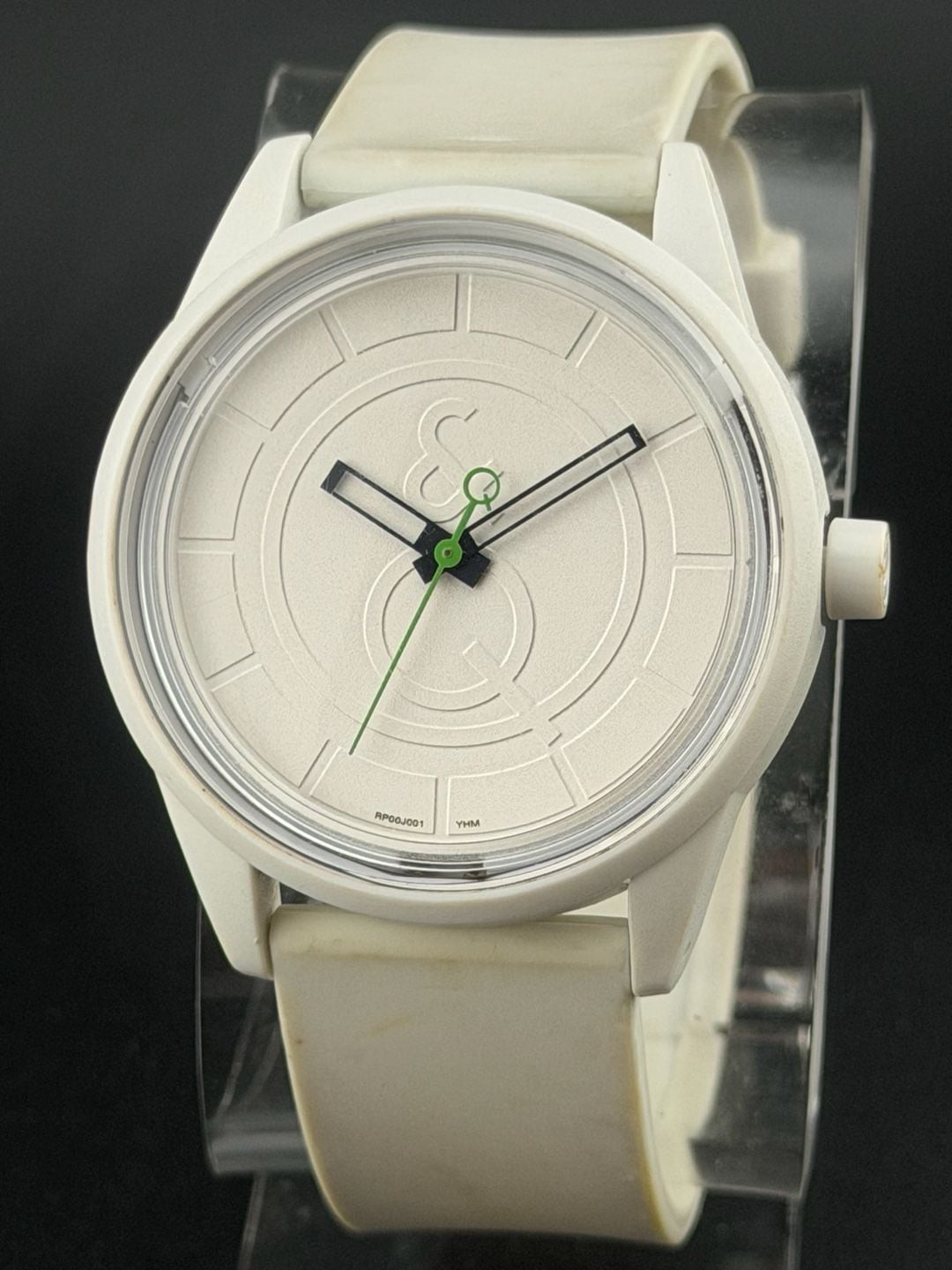Q&Q SmileSolar RP00J001 White Resin Minimalist Watch Solar Powered Works Great