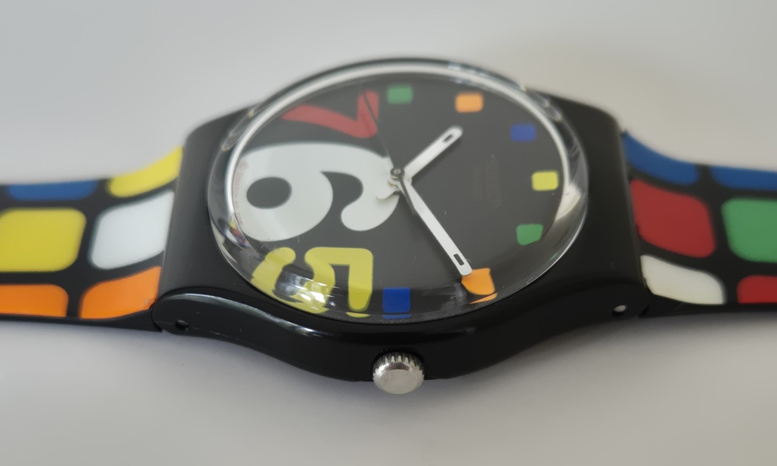 Swatch 33mm Cube Explosion GB231 Quartz Strap Watch 2006