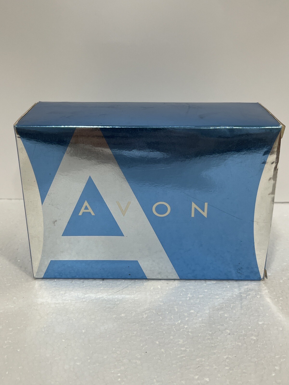 2005 AVON WATCH AND MULTIPLE STRAP WATCH SET IN BOX / BRAND NEW