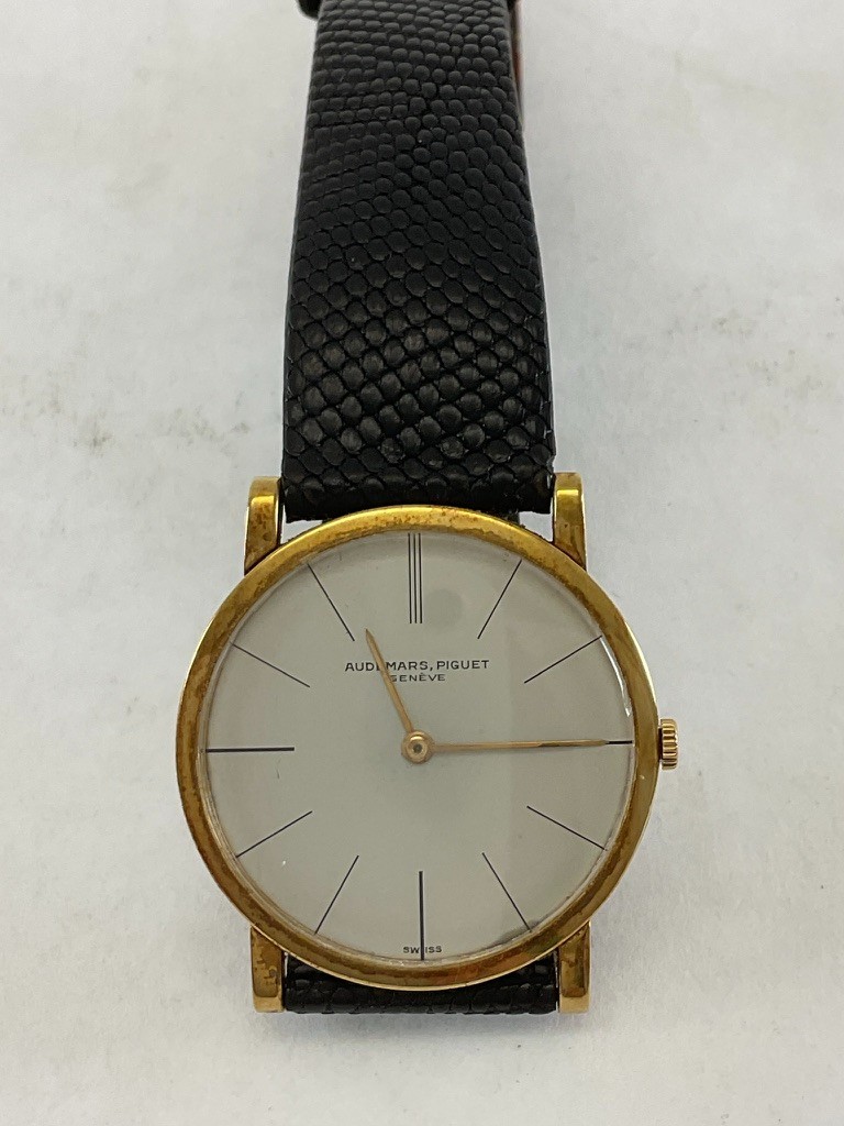 Ultra-Thin Classic Gold Audemars-Piguet Mens Watch with Black Lizard Strap
