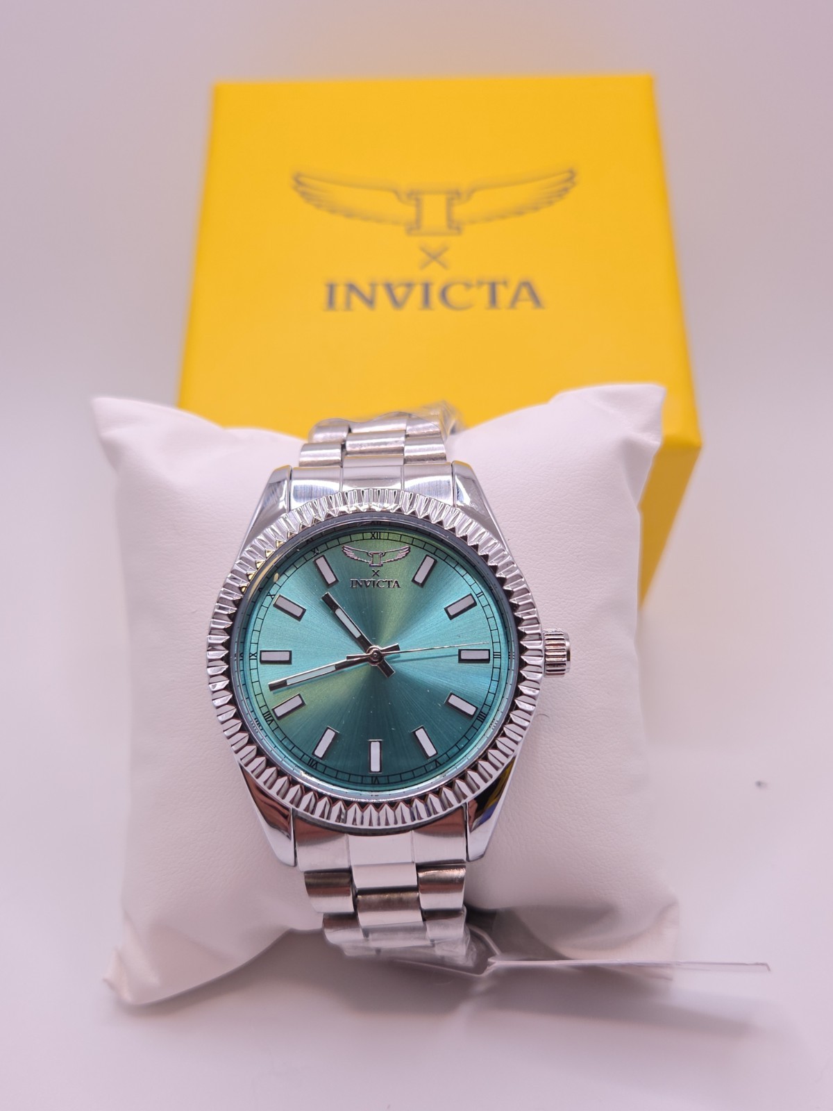 70049 – Invicta Specialty Men 40mm Metal Silver Light Blue dial MG68 Quartz