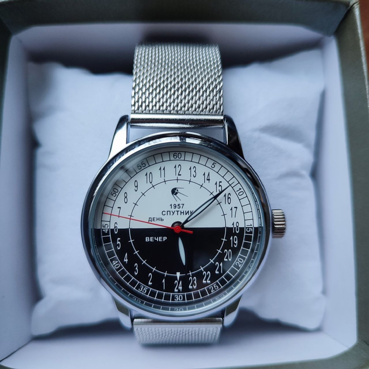 Raketa 24-Hour Automatic Day & Night Vintage Wristwatch Rare Mechanical