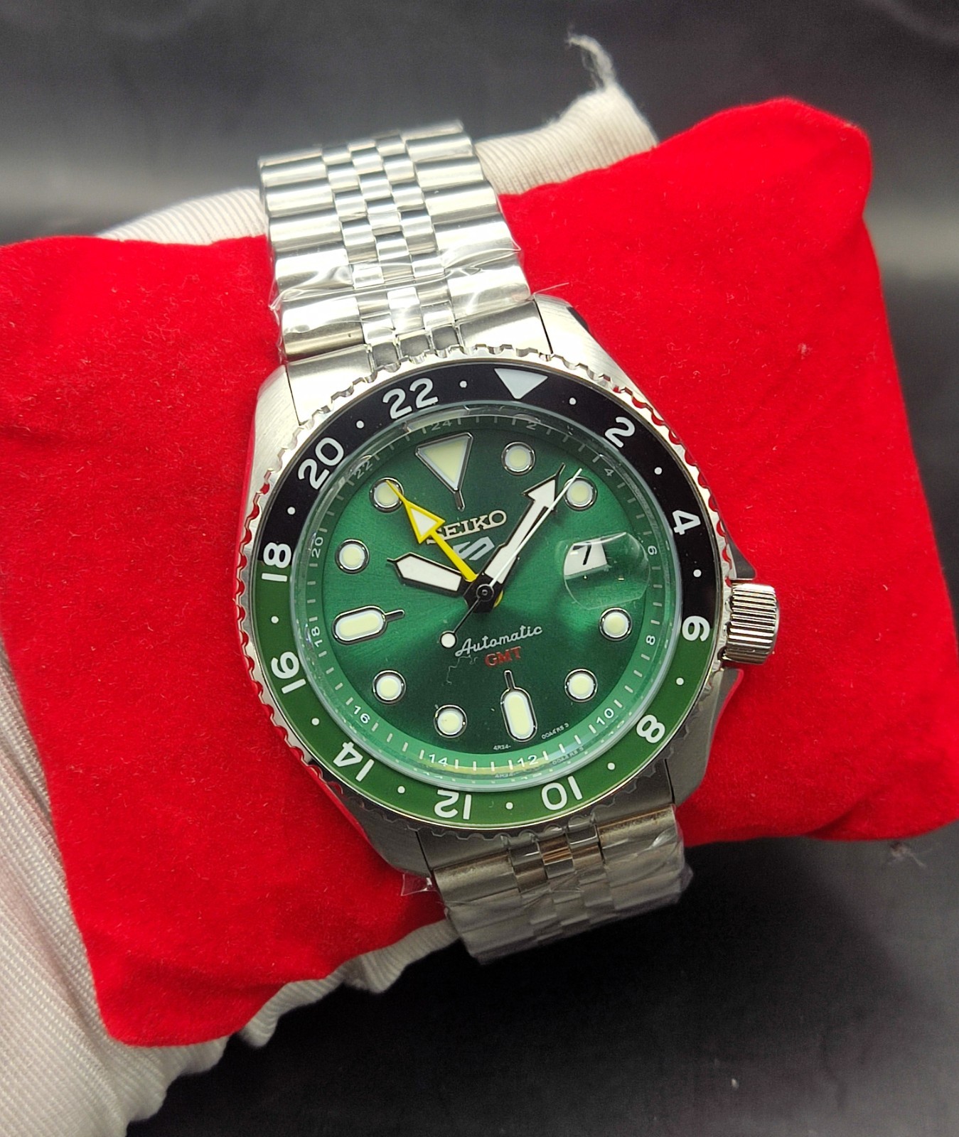 Vintage Refurbished Seiko Stainless Steel Automatic Green Dial Men’s Wrist Watch