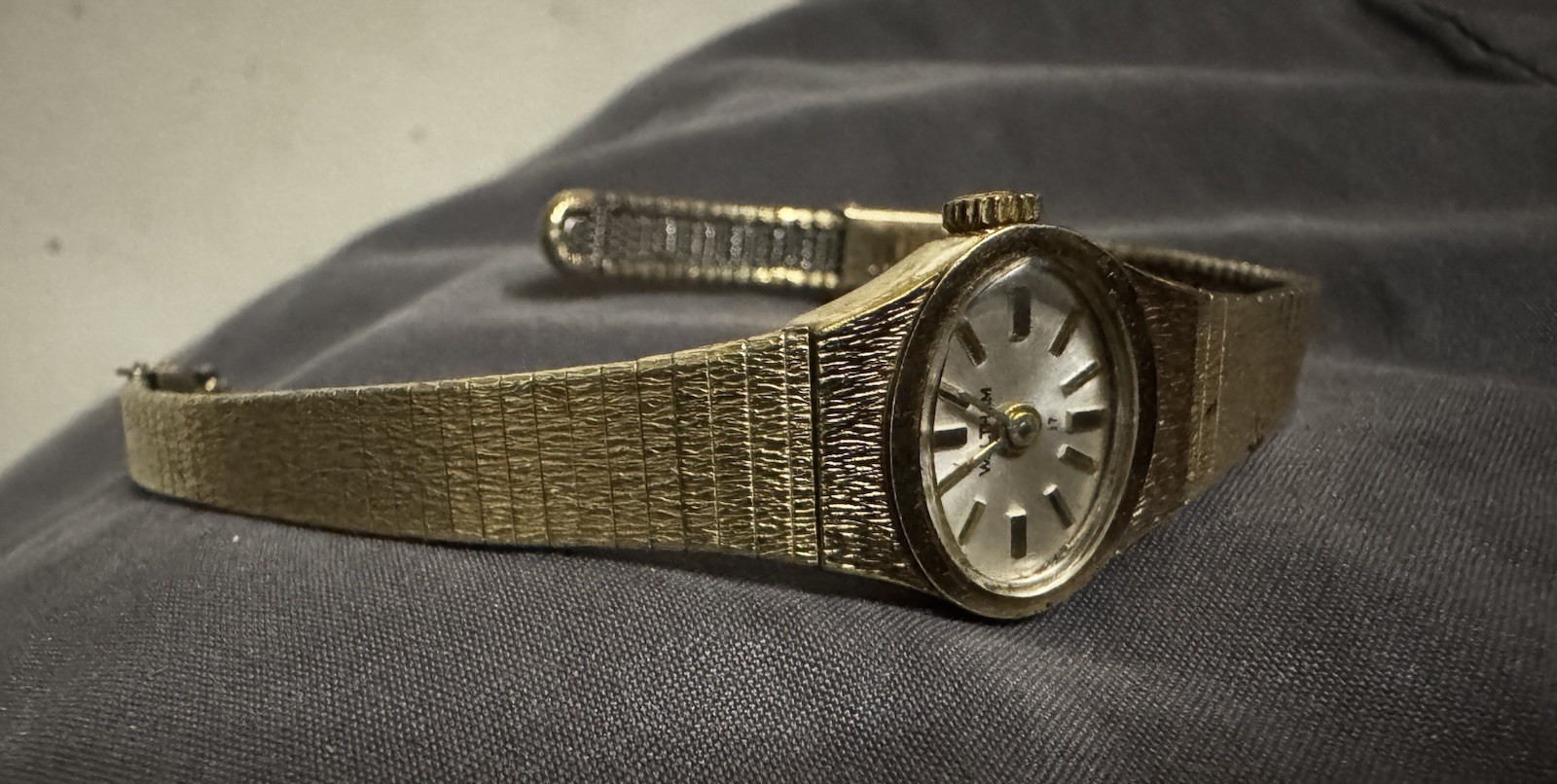 Vintage 10k RGP Waltham Ladies Gold watch elegant hidden Fold clasp rare find