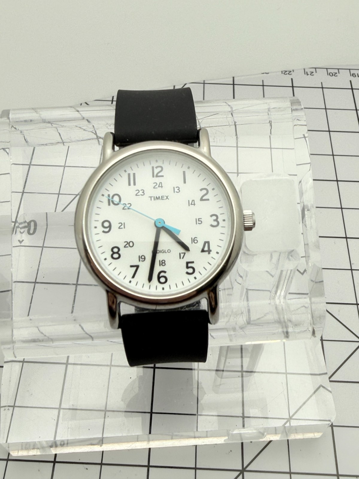 Timex Weekender T2N836 31mm Quartz Indiglo White Dial New Silicone Strap