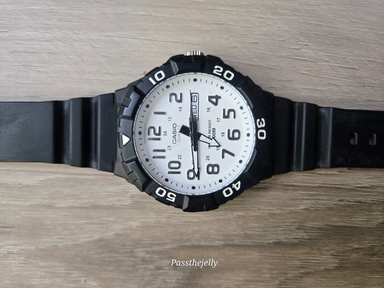 Casio Watch Mens Diver Style White Dial Day Date Black Resin Sport Quartz Y2K