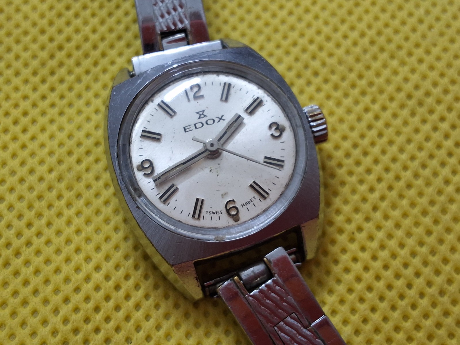 Vintage Ladies Edox 17 Jewels Manual Wind Swiss Made Wrist Watch Serial # 200234