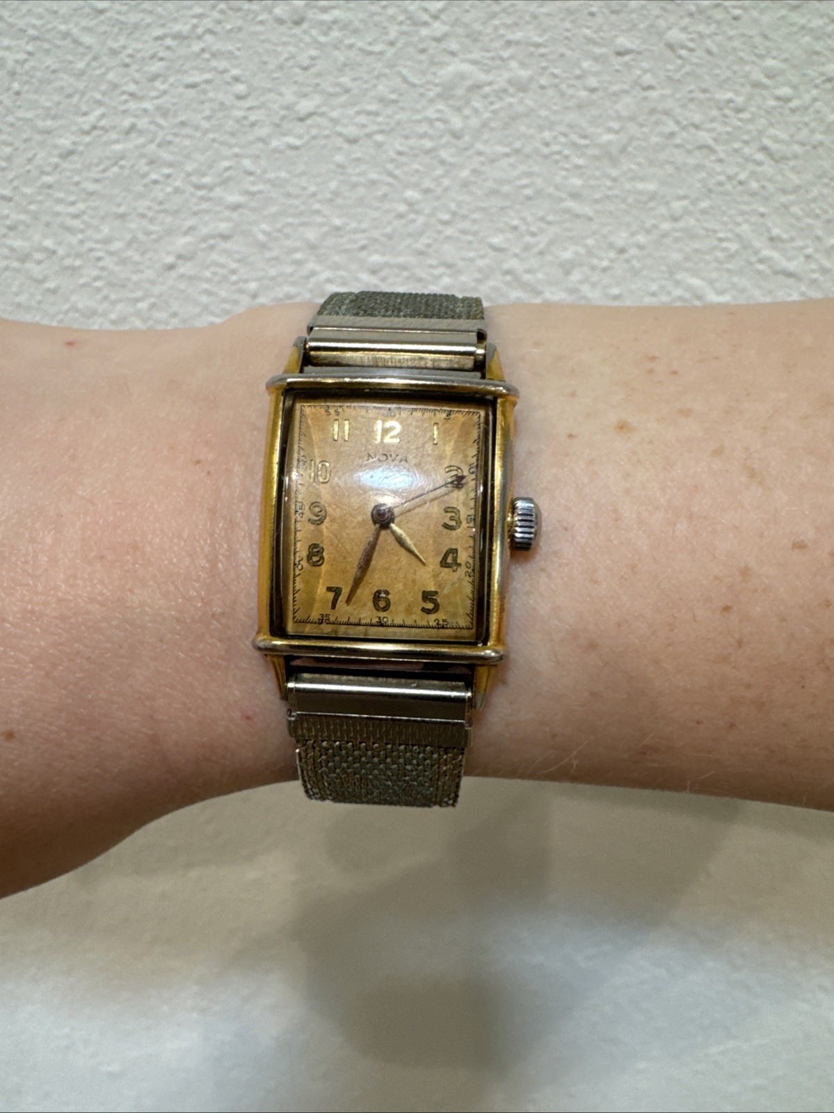 Vintage Nova Art Deco Rectangular Gold Toned Manual Swiss Watch 1940-1950’s