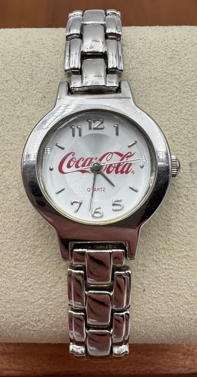 Coca-Cola Watch Womens 20mm White Dial Logo Silver Tone Bracelet Quartz 5528S