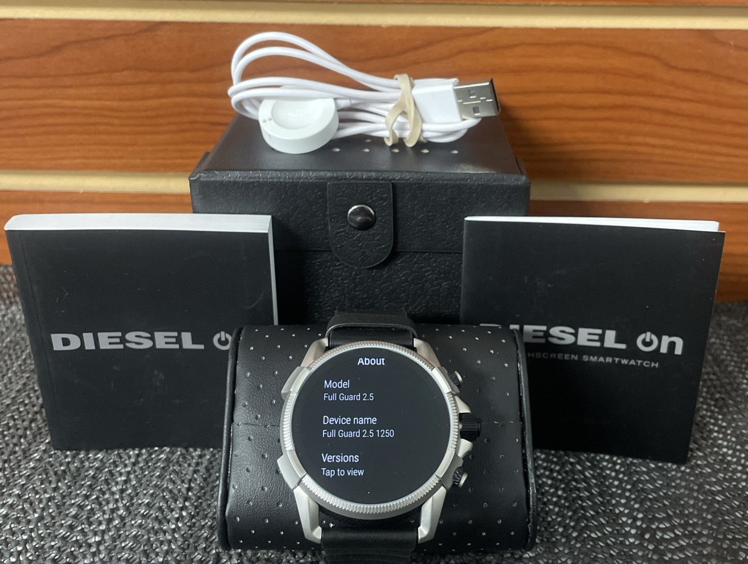 DIESEL DW601 Smart watch **IN BOX**