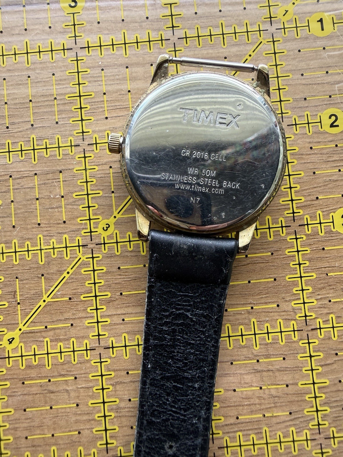 Timex Indiglo Quartz White Dial Arabic Date Gold Tone Case Black Leather 50m
