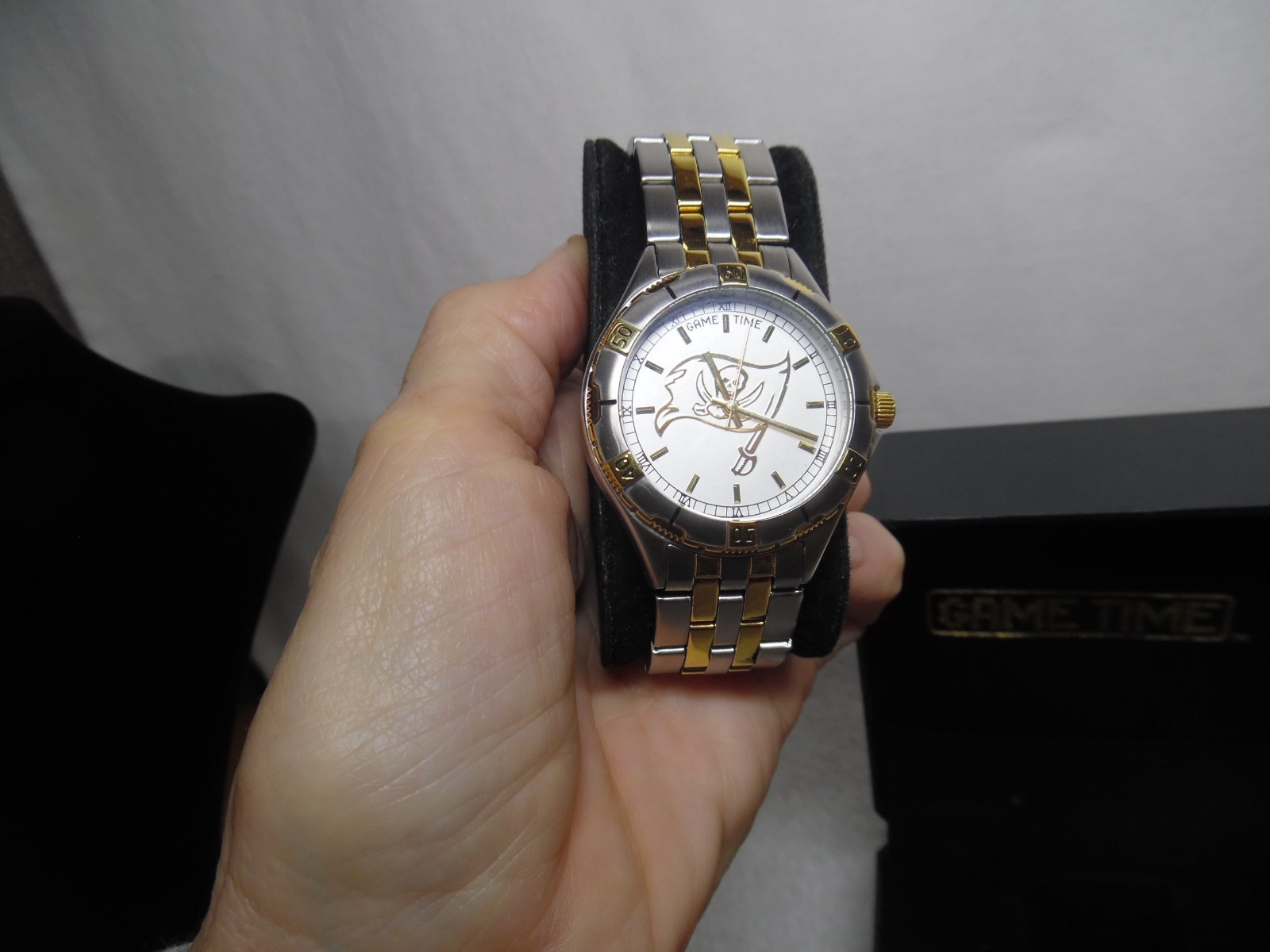 WATCH GAME TIME TAMPA BAY BUCCANEERS, IOB, NEW BATTERY, RUNS WELL! EXTRA LINKS