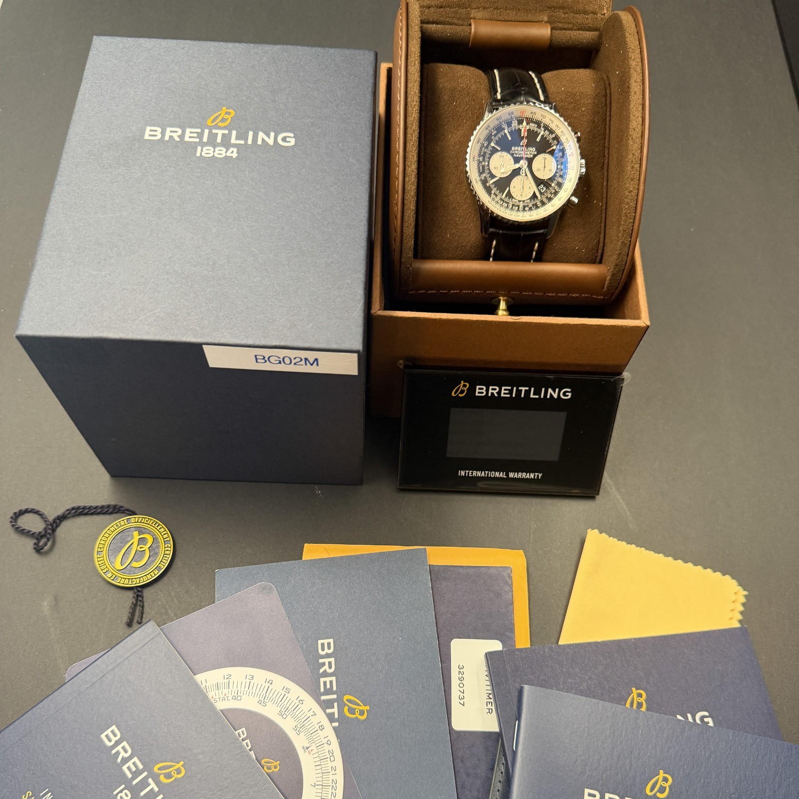 Breitling Navitimer B01 Chronograph 43 AB0121211B1P2 Black Dial Leather strap