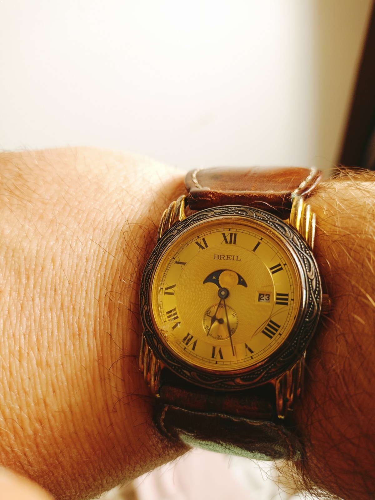 BREIL THE MOON MOON MOON PHASE DATE SWISS WATCH MADE IN QUARTZ NOT WORKING.