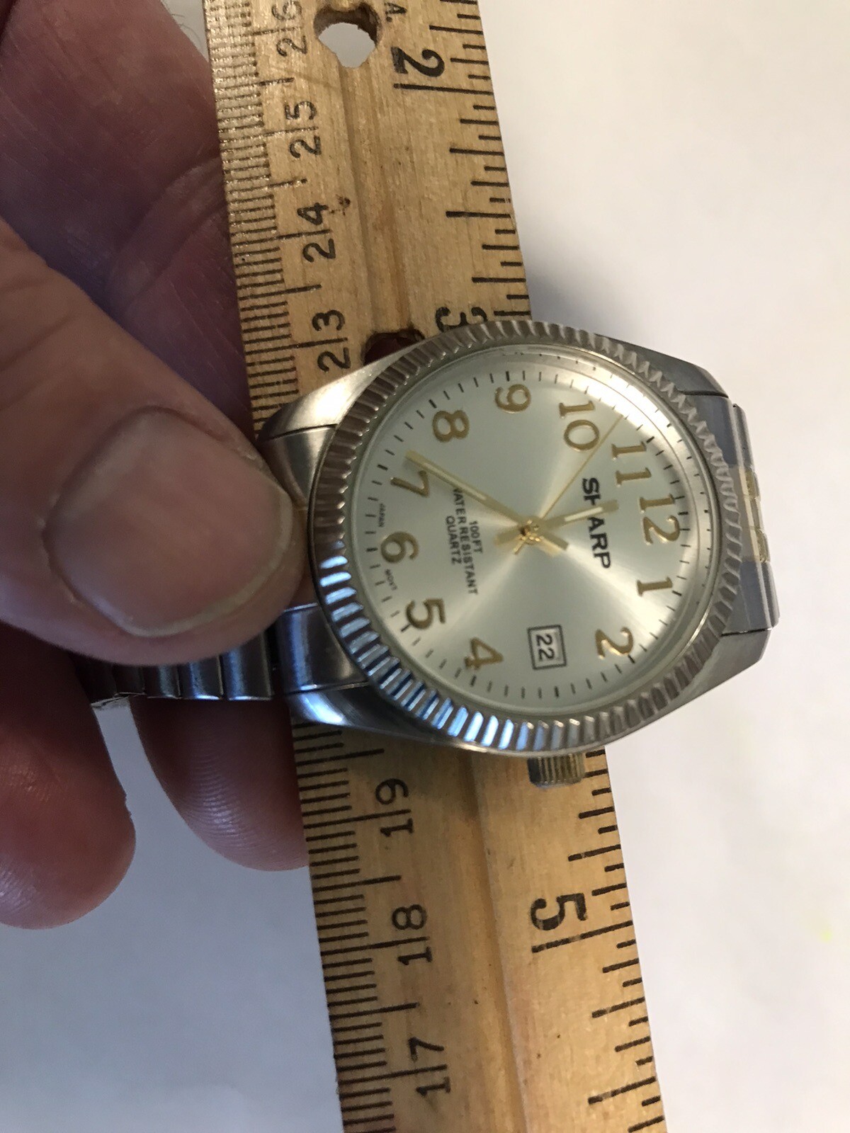 Sharp Mens Watch w/Date Indicator 100 Feet Water Resistant Gold & Silver NICE