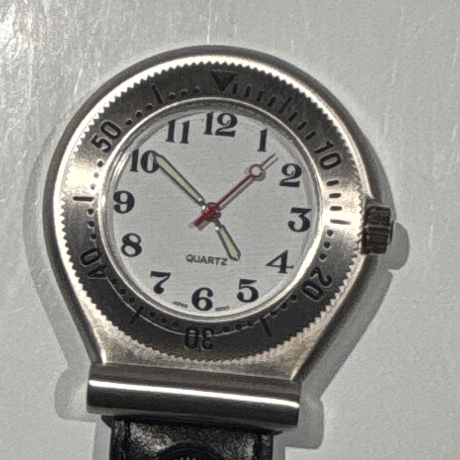 Croton Quartz Compass Watch Unidirectional Rotating Bezel White Dial Leather