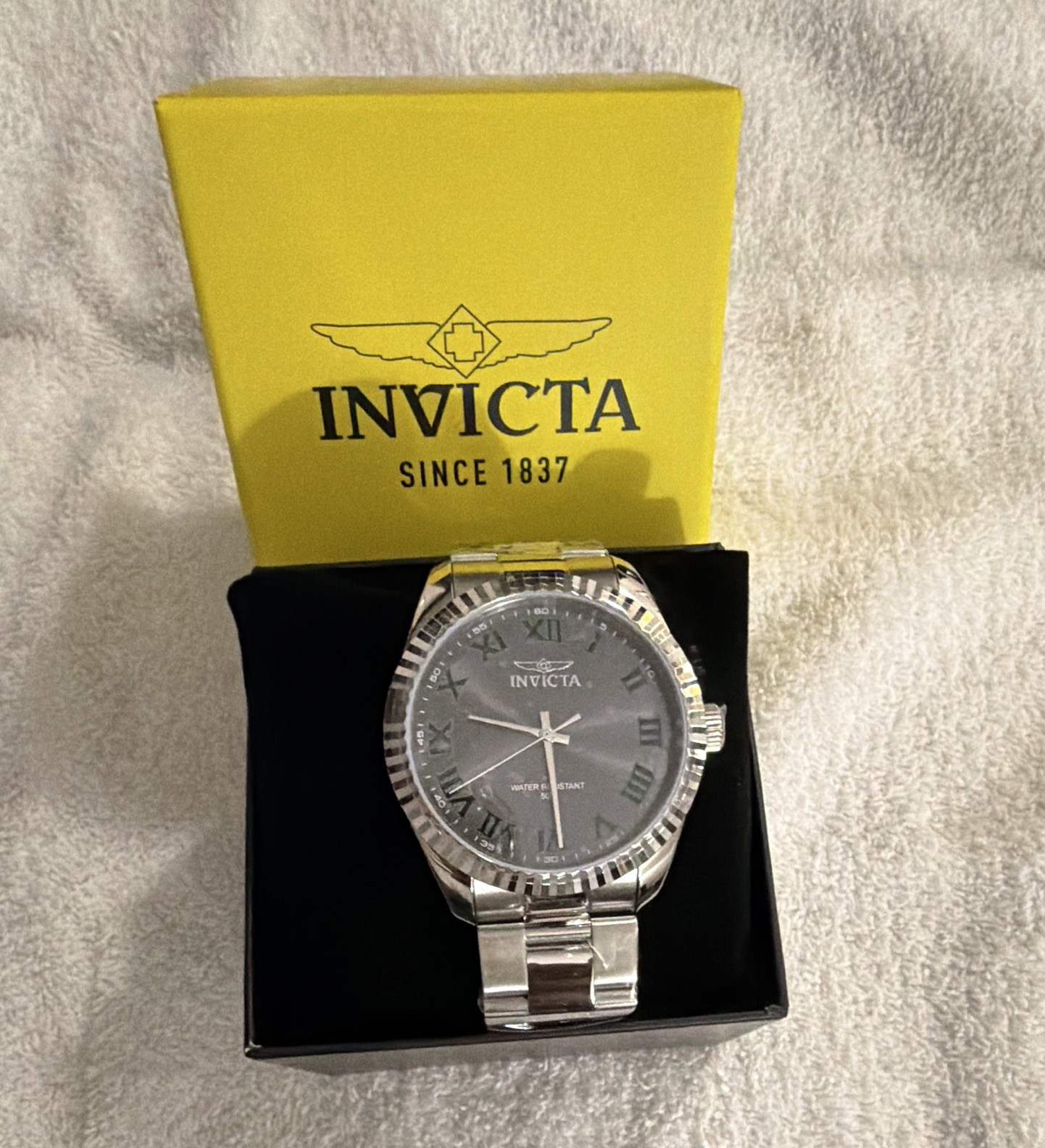 Invicta Men’s Quartz 40-43.9mm Water Resistant Gray Roman Dial Silver w/Box