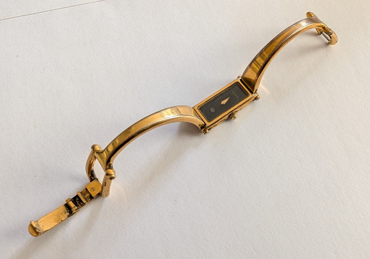 Gucci 1500L Ladies Vintage Gold Plated Bangle Watch Black Dial Swiss Made 1990s