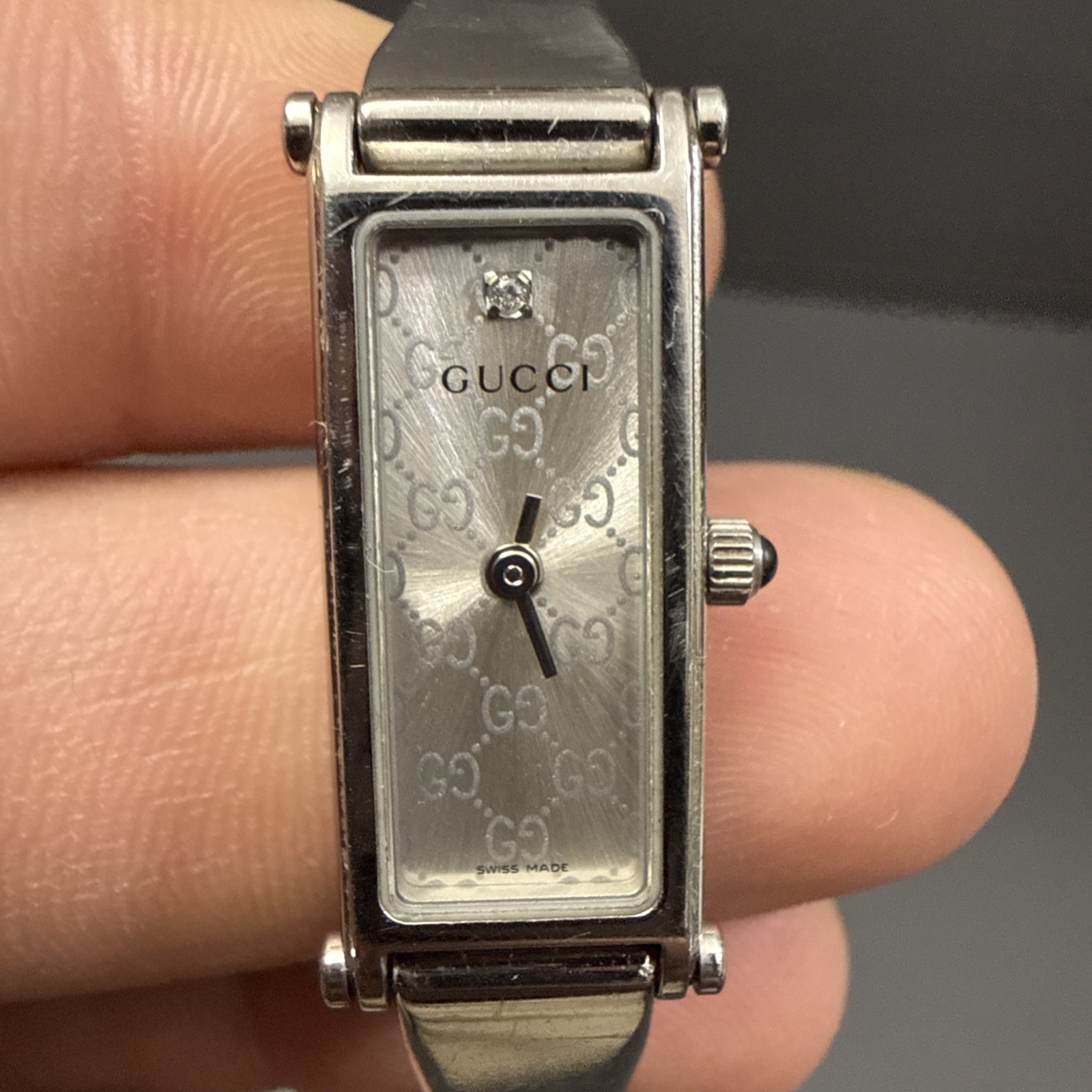Gucci 1500L Diamond Silver Dial Bangle Women’s Quartz Watch -RUNS-PLS READ DESC.