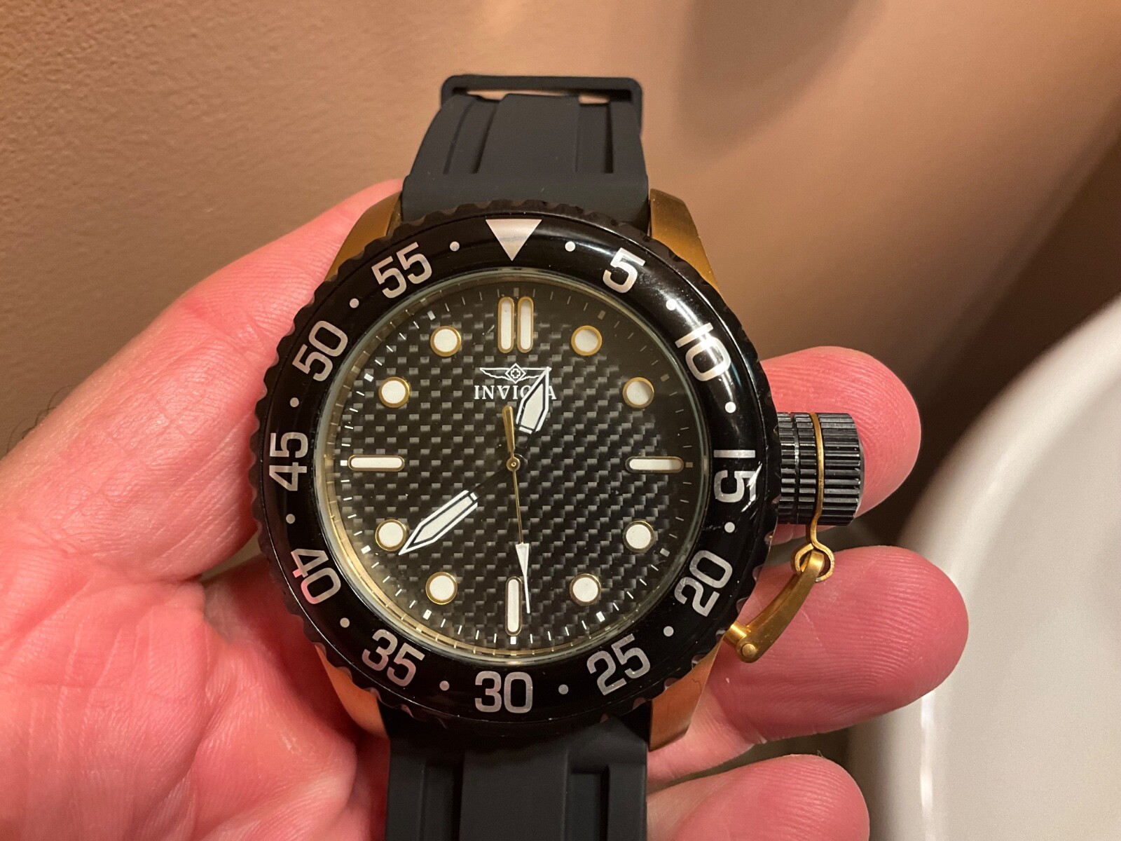 INVICTA PRO DIVER MODEL 17511 LARGE 50MM GOLD CASE EXCELLENT CONDITION NEW BATRY