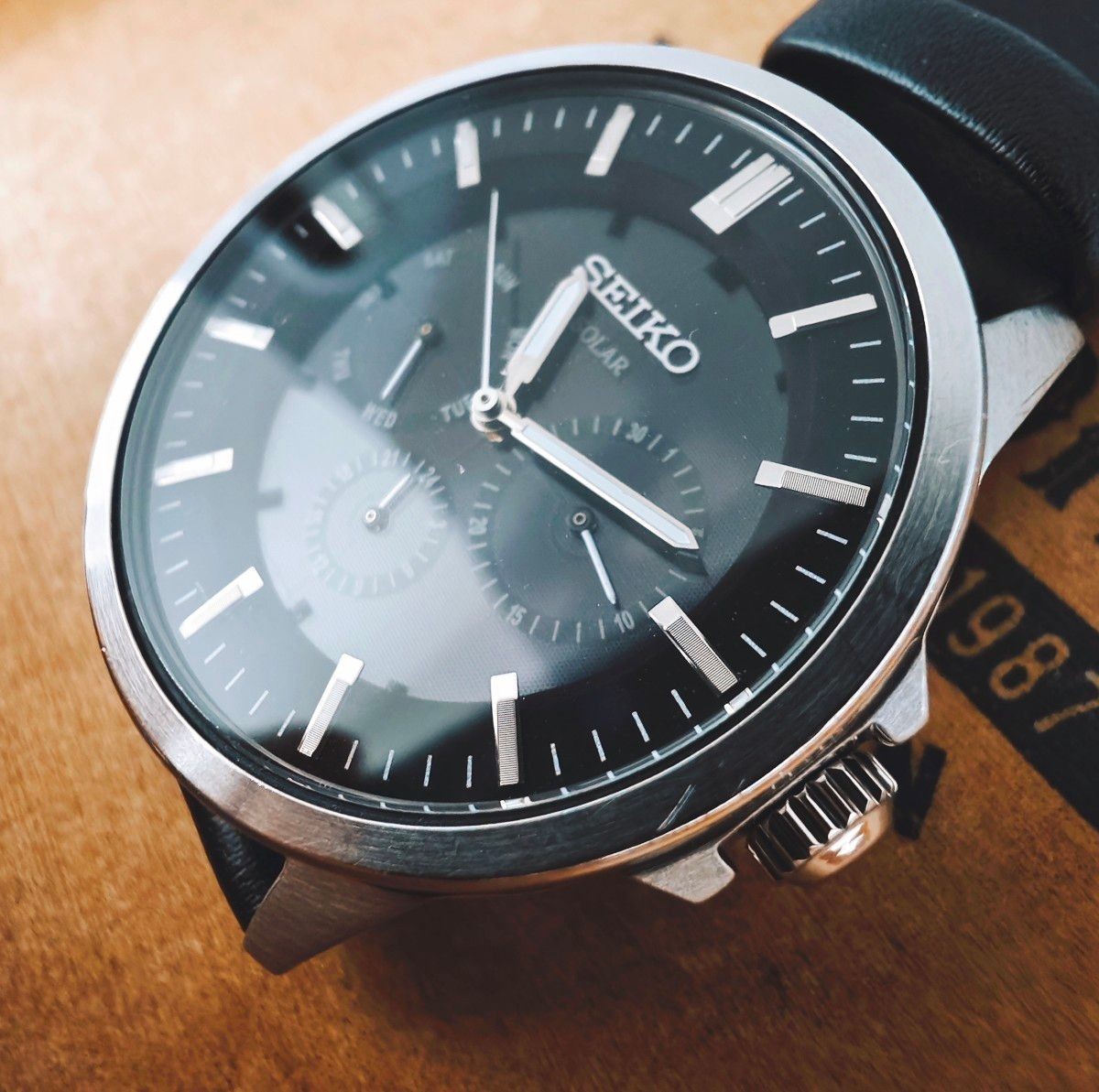 SEIKO Black Dial Black Type Simple Date Day Calendar 24 Hour Meter Solar Men s W
