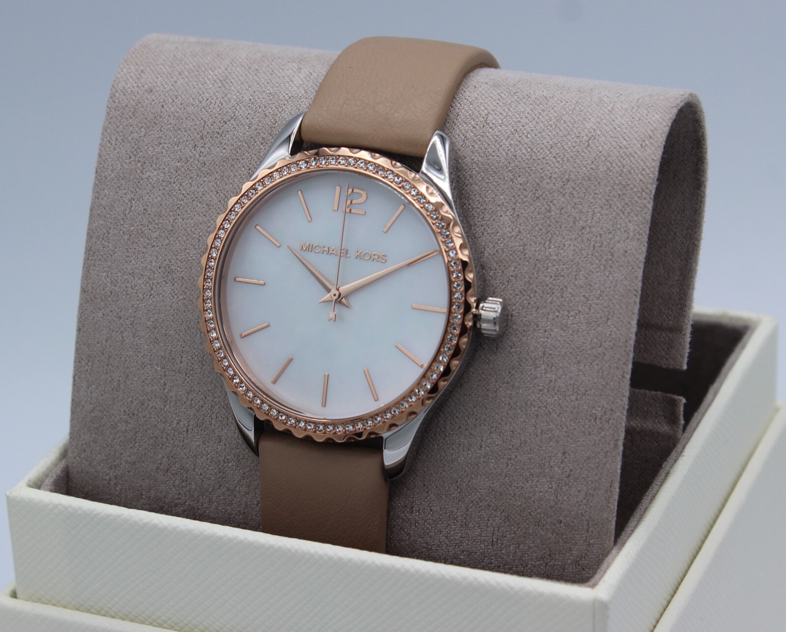 NEW AUTHENTIC MICHAEL KORS LAYTON SILVER BROWN LEATHER MOP WOMEN’S MK2910 WATCH