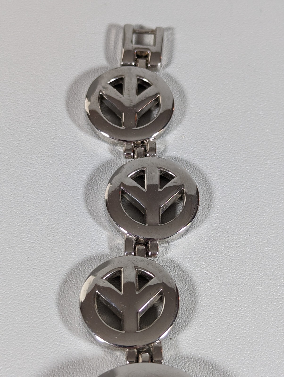 Kessaris Silver Tone Dial Round Case Peace Sign Link Bracelet Band Watch 7.5 In.