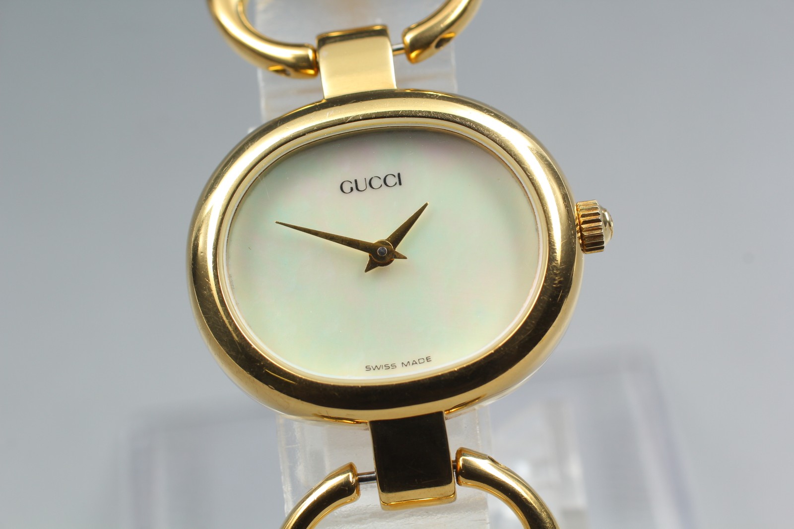 [Near MINT] GUCCI 1600 Shell White Dial Gold Quartz Women’s Vintage Watch
