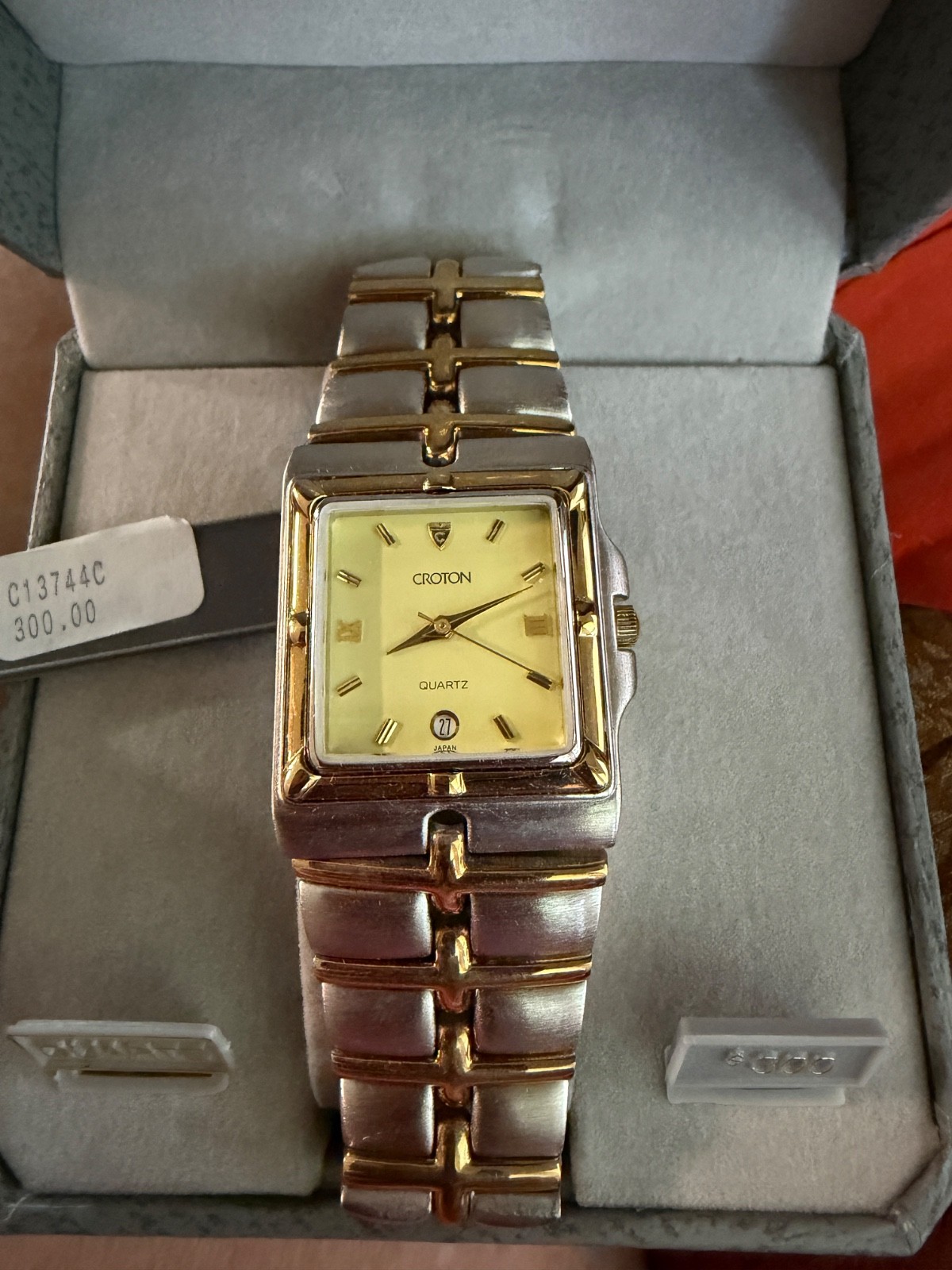 VINTAGE NEW WOMENS CROTON WATCH QUARTZ DESIGNER