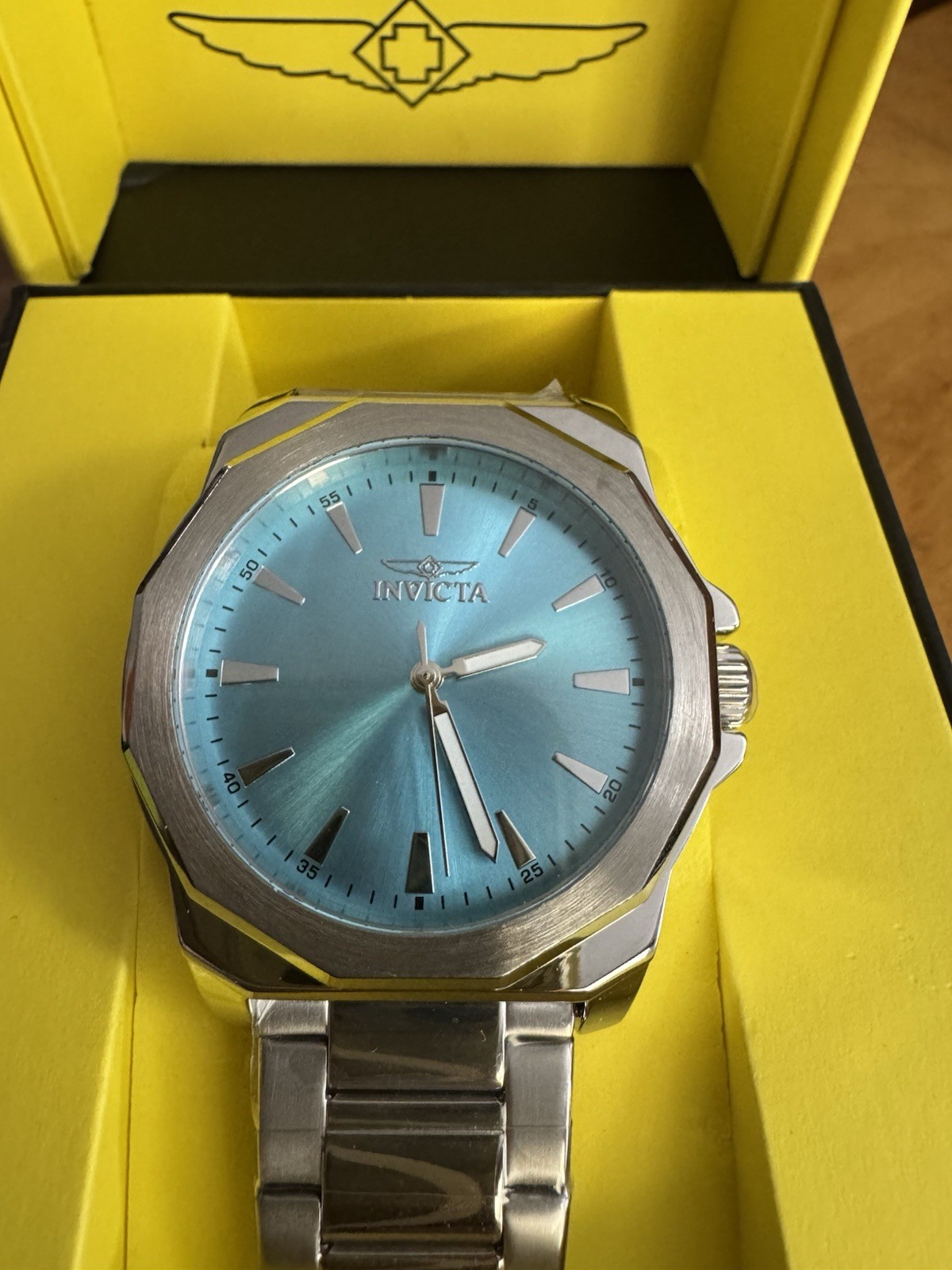 Invicta Speedway Dominus 42mmWatch w/ Box Manual (Retail $99.99)