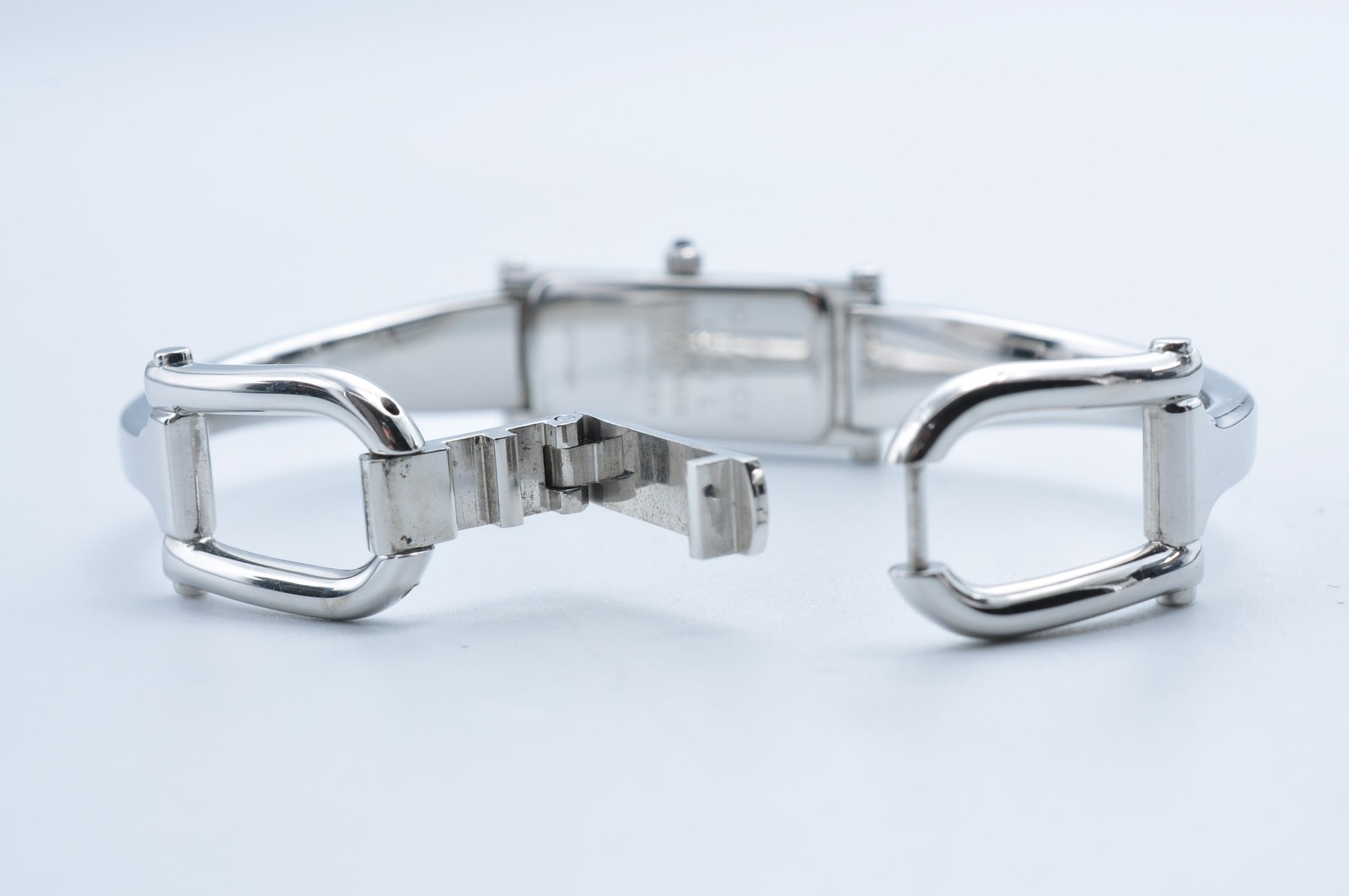 GUCCI 1500L Bangle Quartz Analog Square Silver Watch w-10182