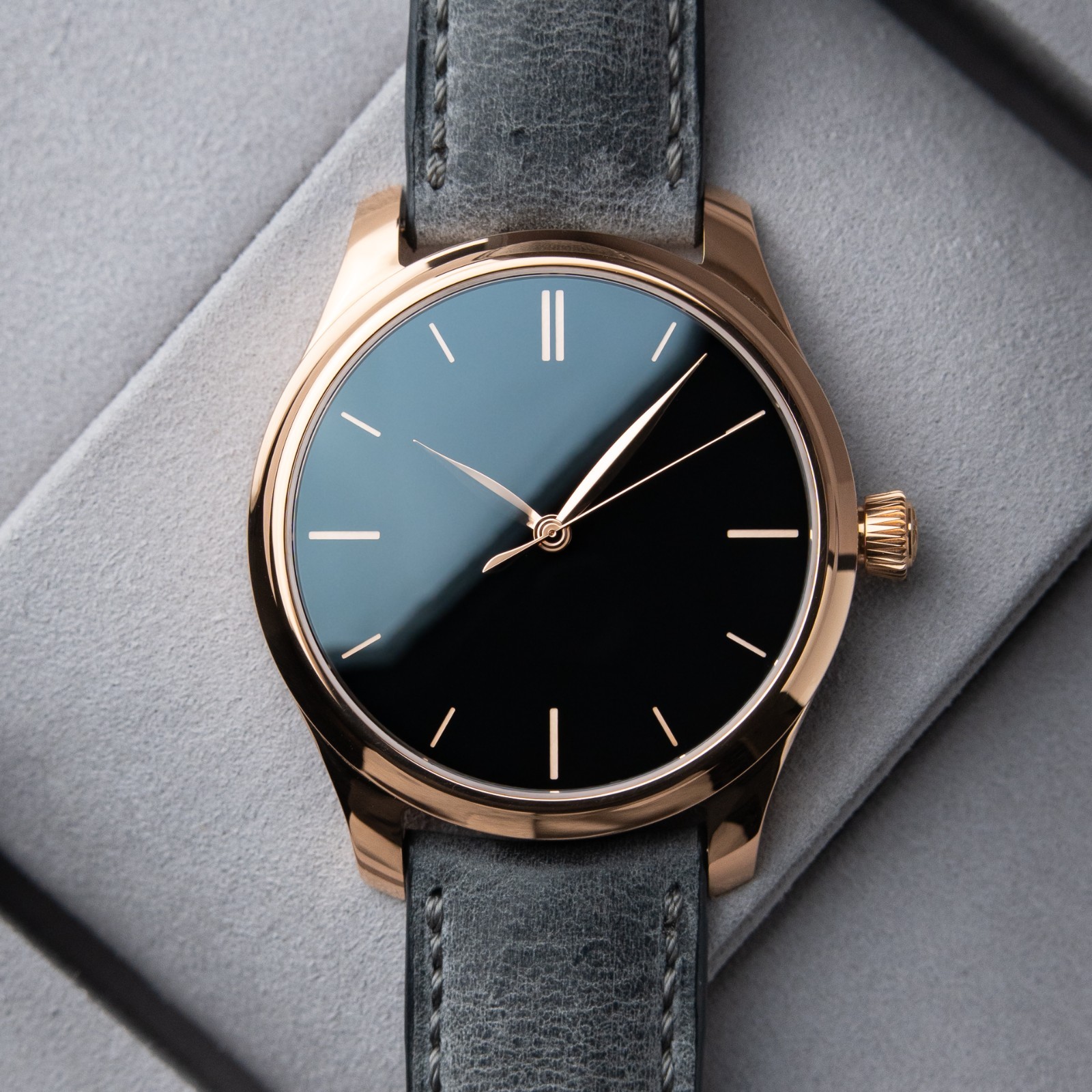 H.Moser & Cie. Endeavour Centre Seconds UNWORN 5/2026 Vantablack Red Gold Watch