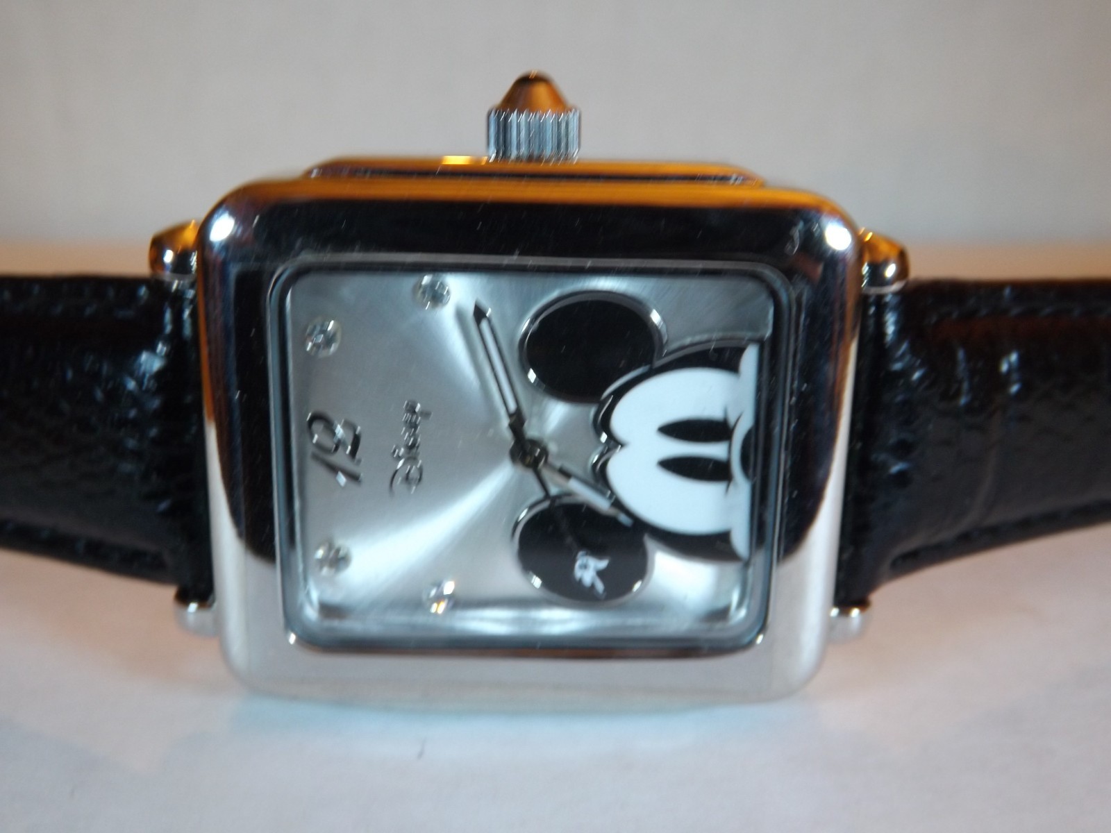 Disney Accutime Womens Vintage Mickey Mouse Watch (Crystals)-(Mickey M)-VHTF-New