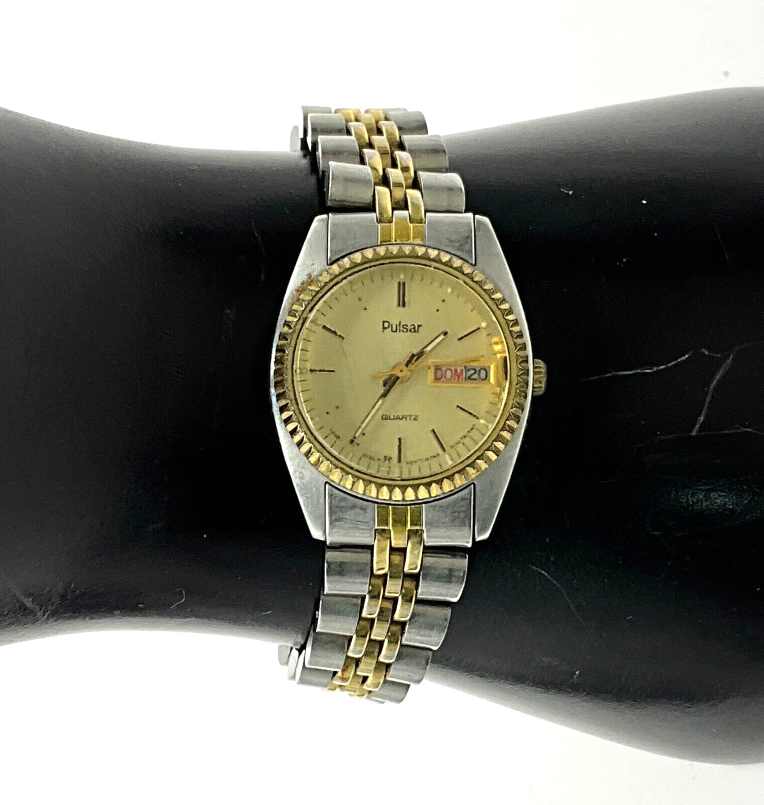 CR09 Vintage Pulsar V248-0020 Two Tones Water Date Indicator Watch