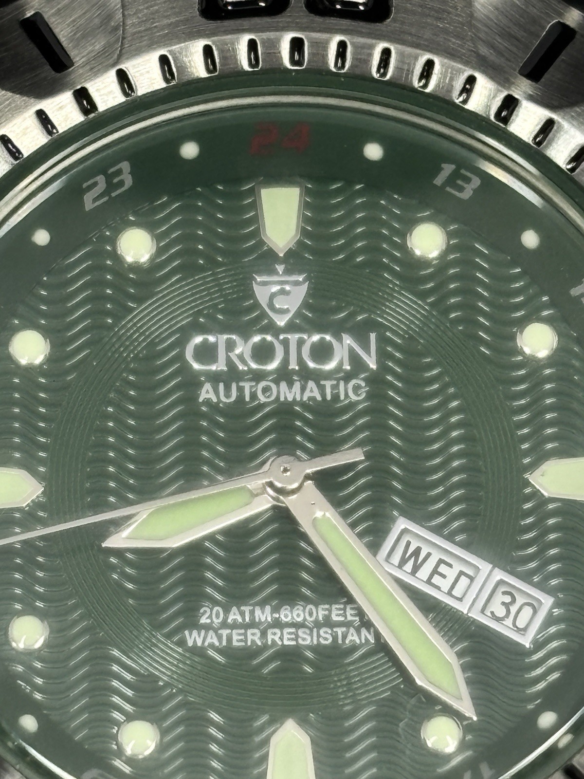 NOS Croton Vortex Automatic 21 Jewels Green Wave Dial 200M Divers Men’s Watch