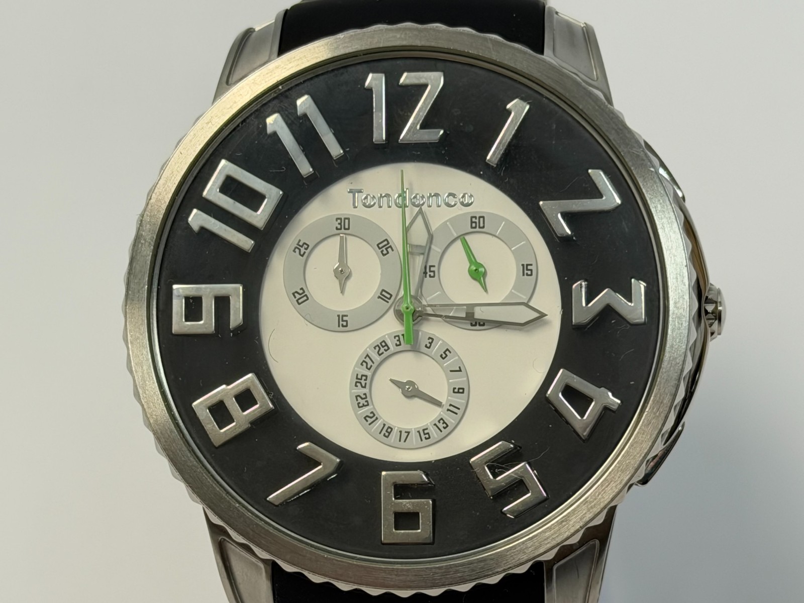 Tendence TE161002 Black/White Dial Black Silicone Chronograph Watch New Battery