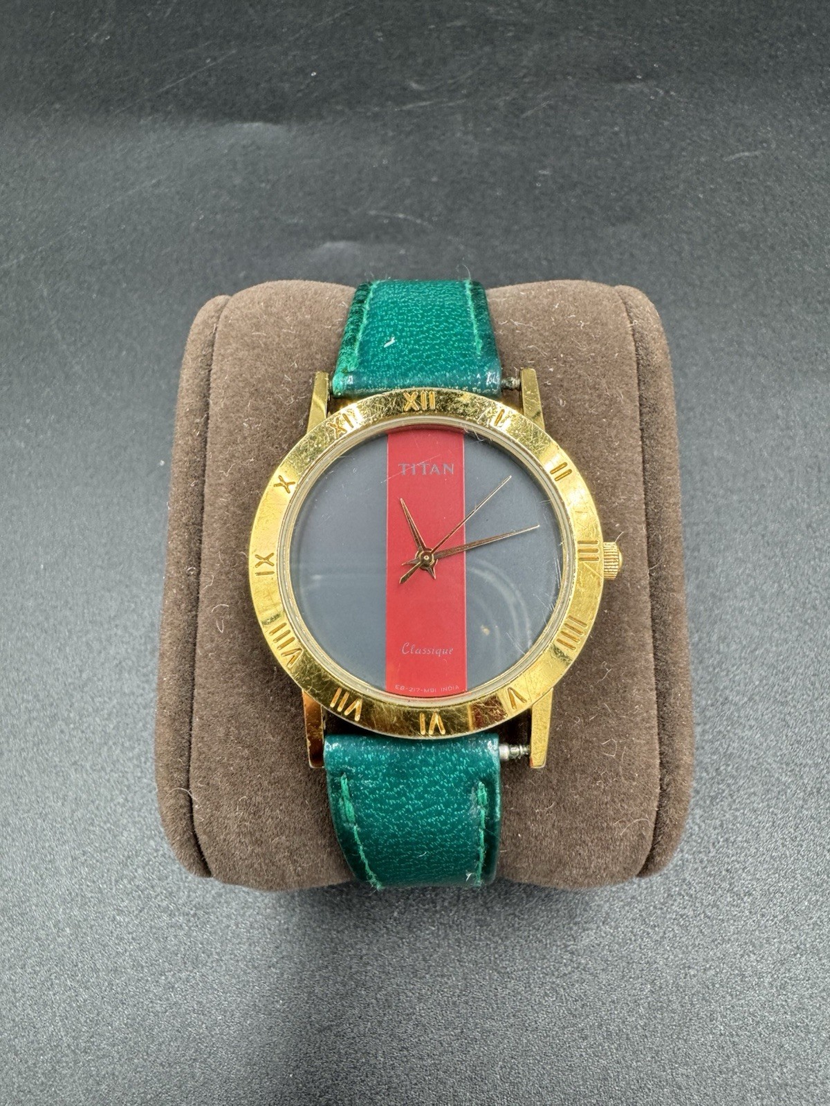 Vintage Titan Classique Quartz Split Red Gray Dial India 217C-06 Running New Bat