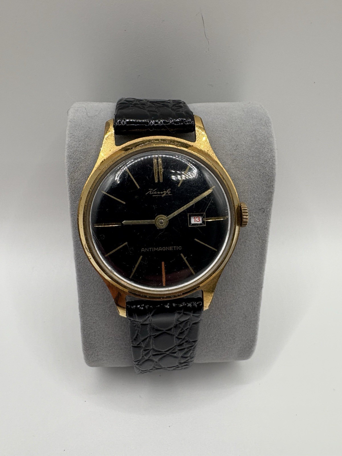 Vintage 1950s Kienzle Germany black dial Mens Manuel wind watch 051/02A (Runs!)