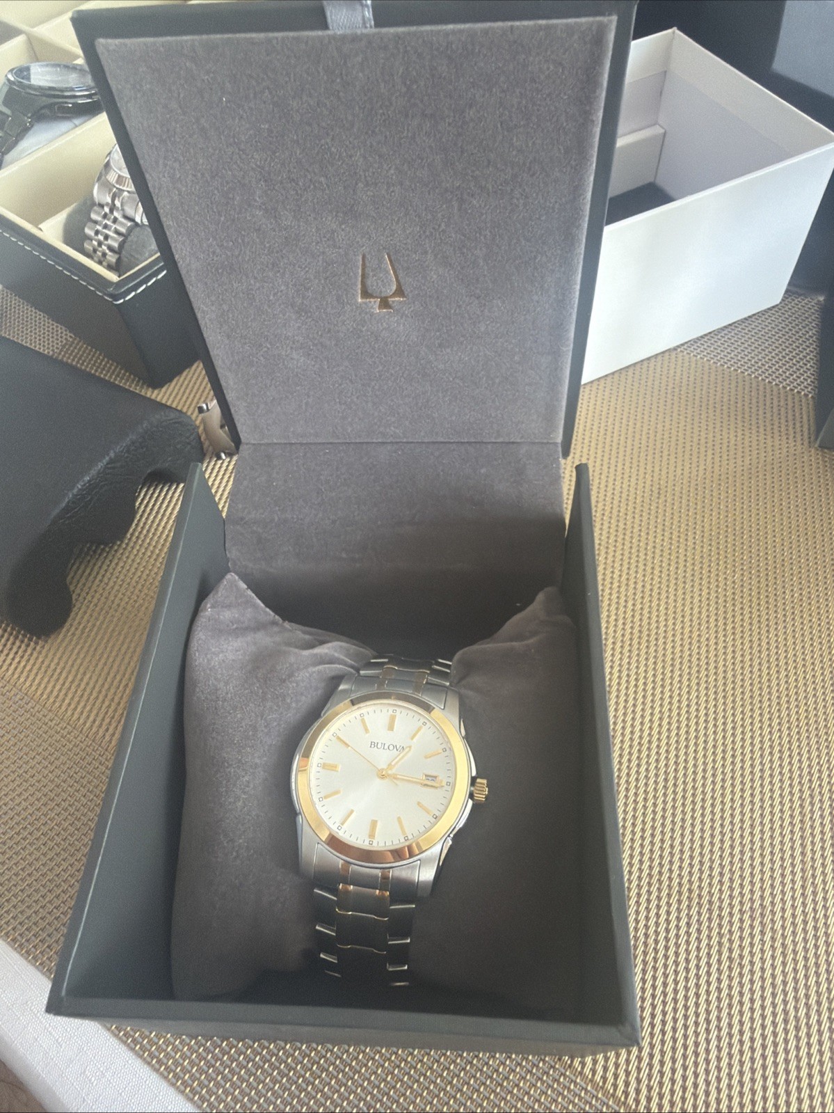 Bulova Men’s Classic Two-Tone Stainless Steel 3-Hand Date Quartz Watch38mm Style