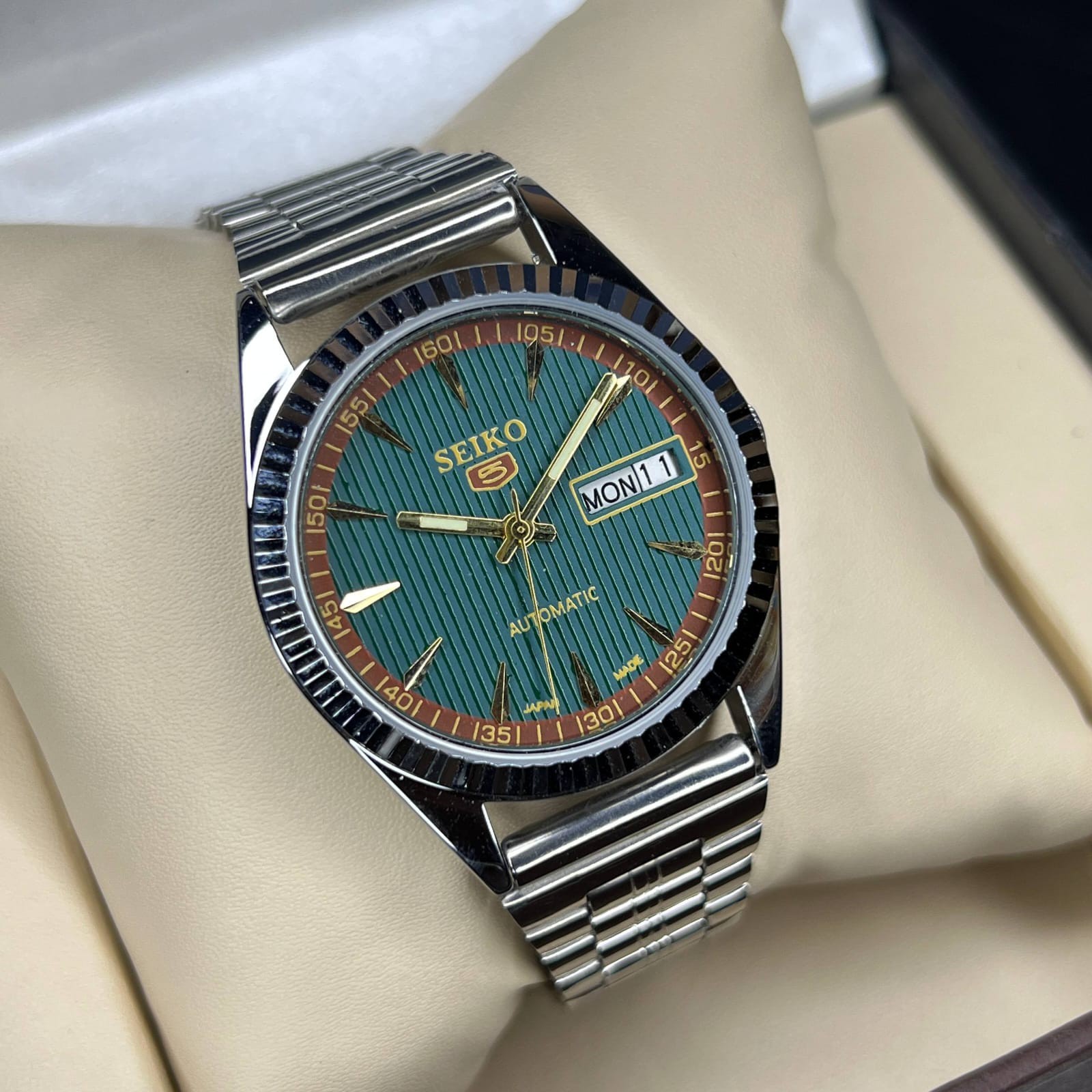 Vintage Refurbished Green Dial Automatic Day/Date Japan Men’s Wrist Watch