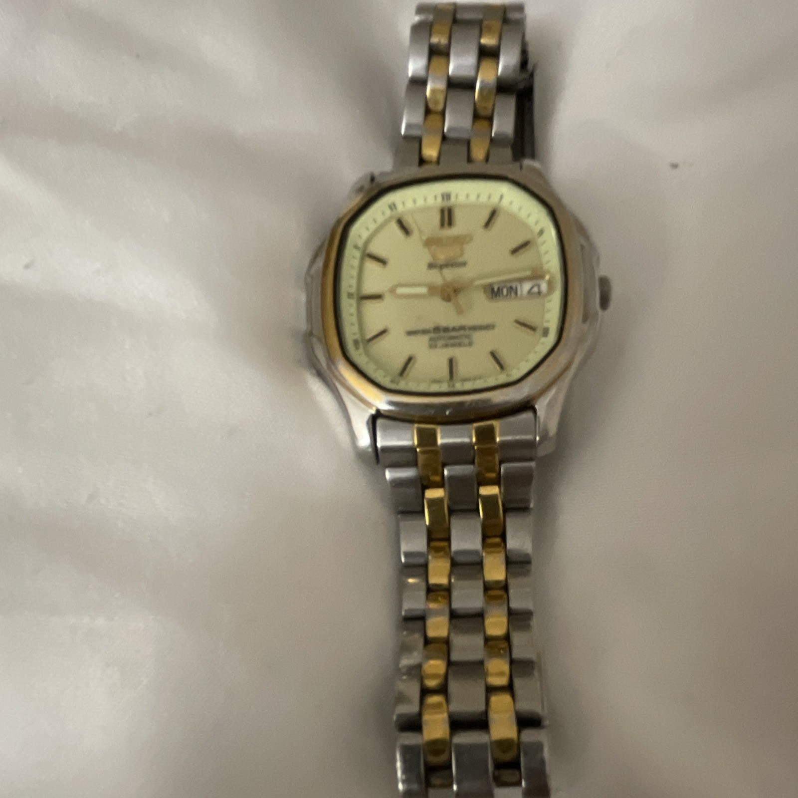 Seiko 5 Men’s Automatic Day/Date 23J Two-Tone SS Beige Dial 30m Vintage