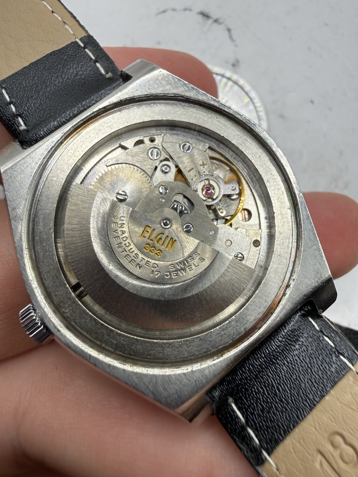 VINTAGE Elgin Automatic Watch Red Dial 17 Jewels Swiss Cal 333 Steel Date RUNS