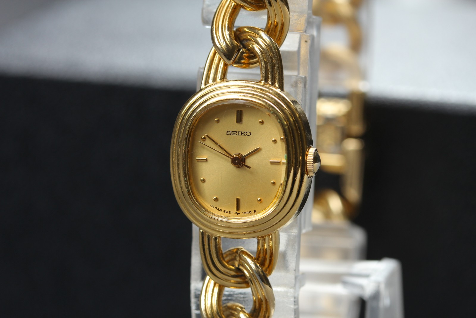 Vintage 1986 Seiko Tisse 2C21-5510 Gold Oval SGP Ladies Watch From JAPAN