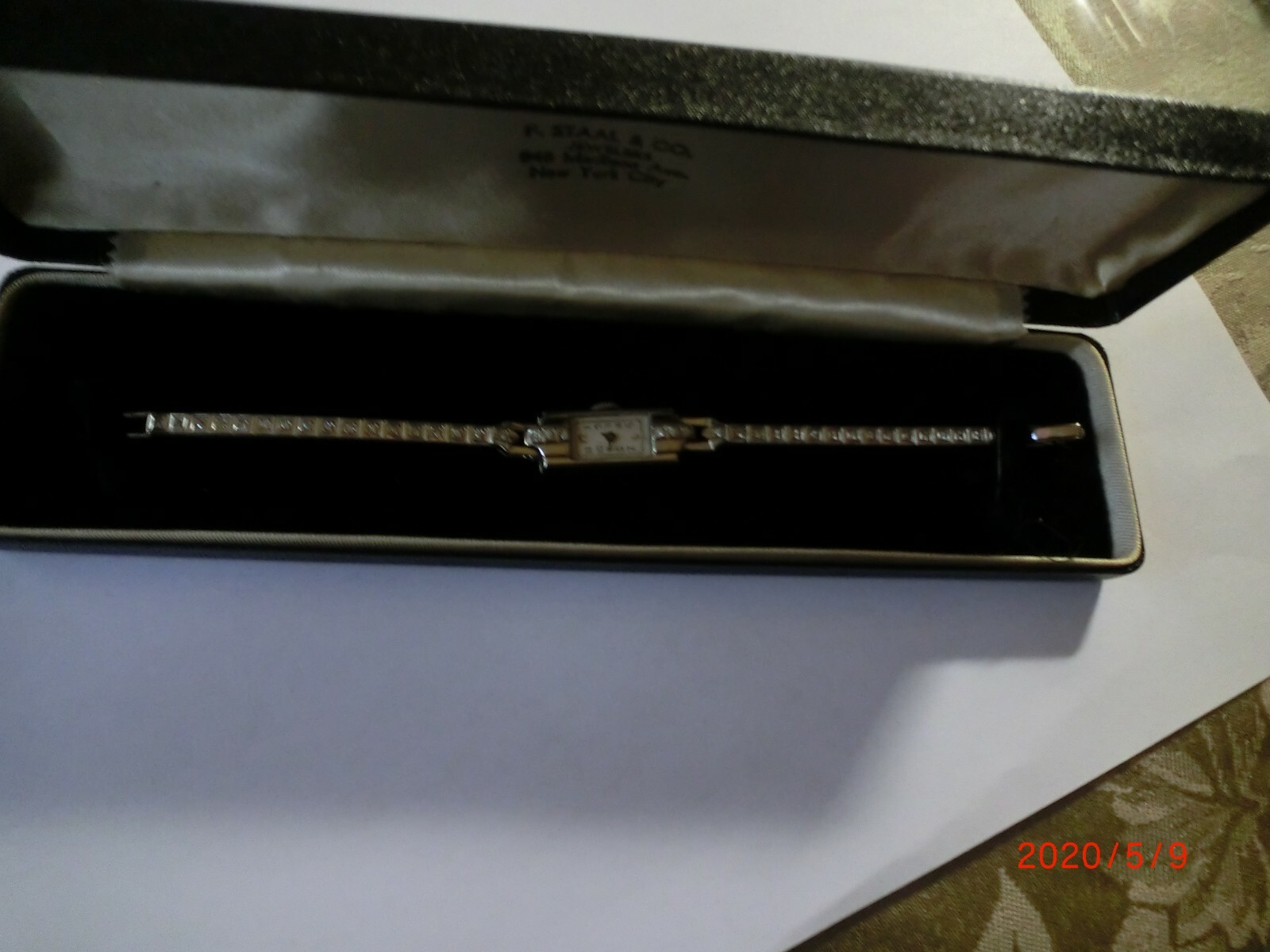 14K White Gold and 40 Diamonds Vintage Mechanic Ladies Wristwatch WORKING Swiss