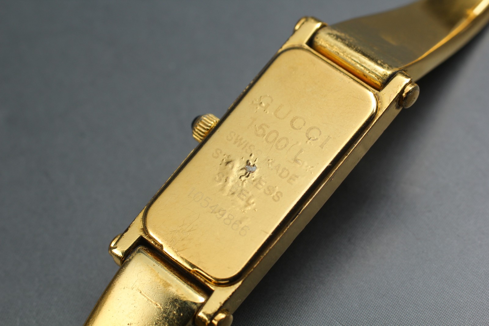 GUCCI 1500L Gold Rectangle 12mm Bangle Quartz Women’s Watch [Near MINT]